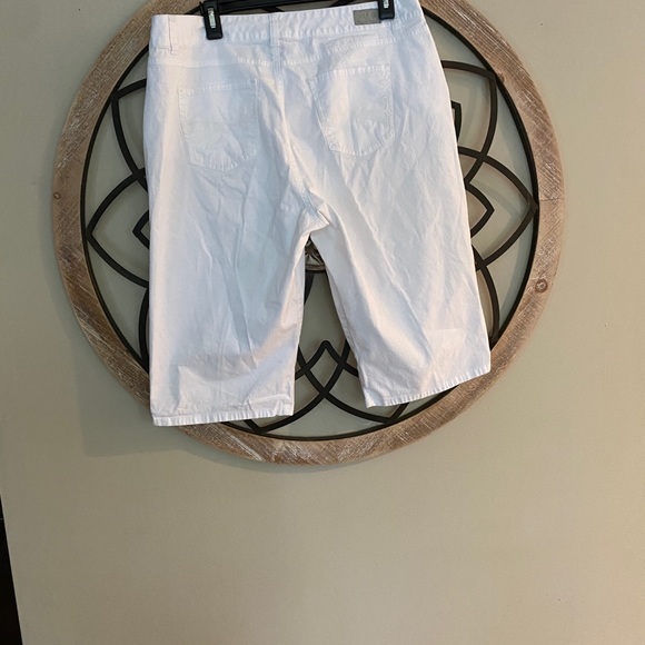 Bandolino Capri’s - Picture 2 of 5